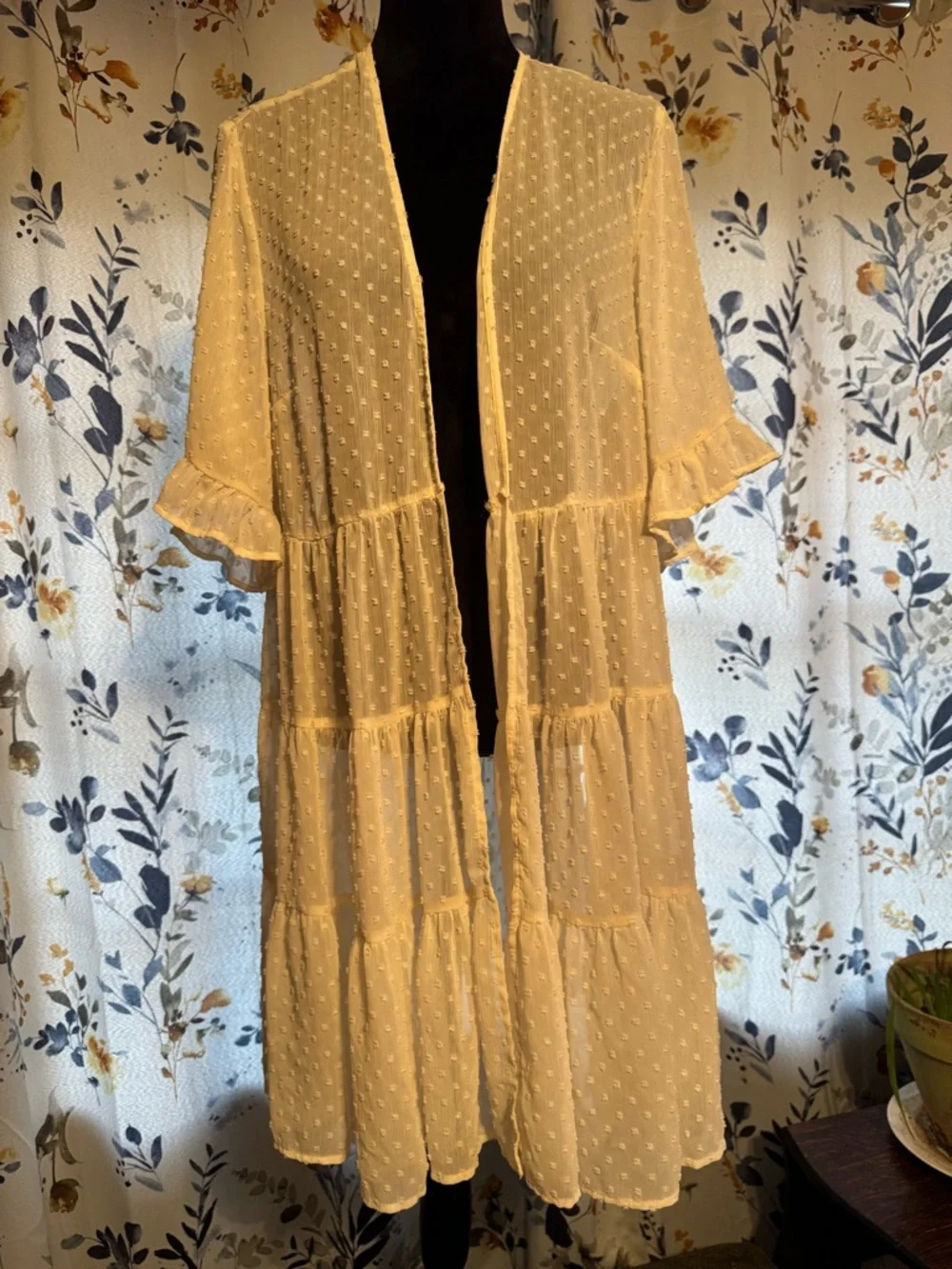 Lightweight Swiss Dot Tiered Cardigan Size 1 Torrid— Cream - Picture 2 of 4